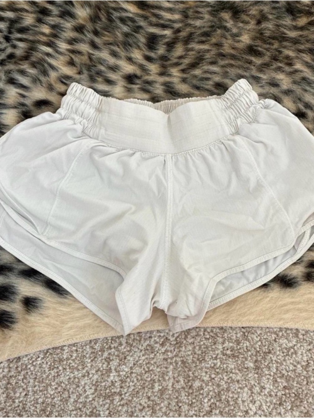 Lululemon low rise hotty hot shorts 2.5 in